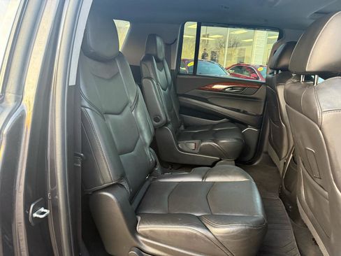 Used 2016 Cadillac Escalade ESV Luxury image 13