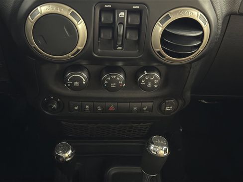 Used 2016 Jeep Wrangler Unlimited Sahara image 20