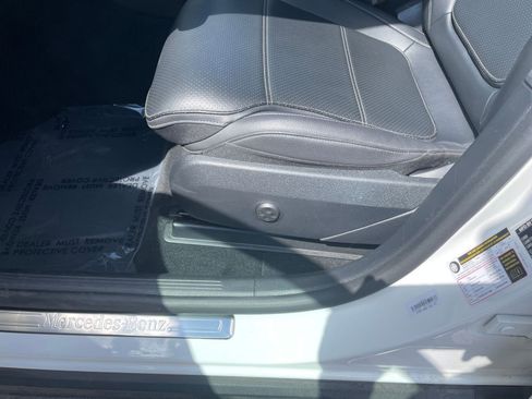 Used 2024 Mercedes-Benz GLC 300 image 23