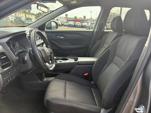 Used 2025 Nissan Rogue SV FWD image 29