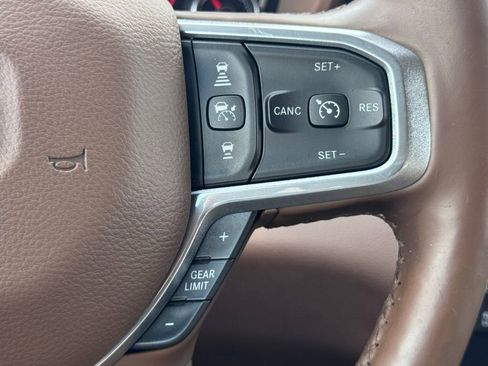 Used 2019 RAM 1500 Laramie AWD/4WD image 11