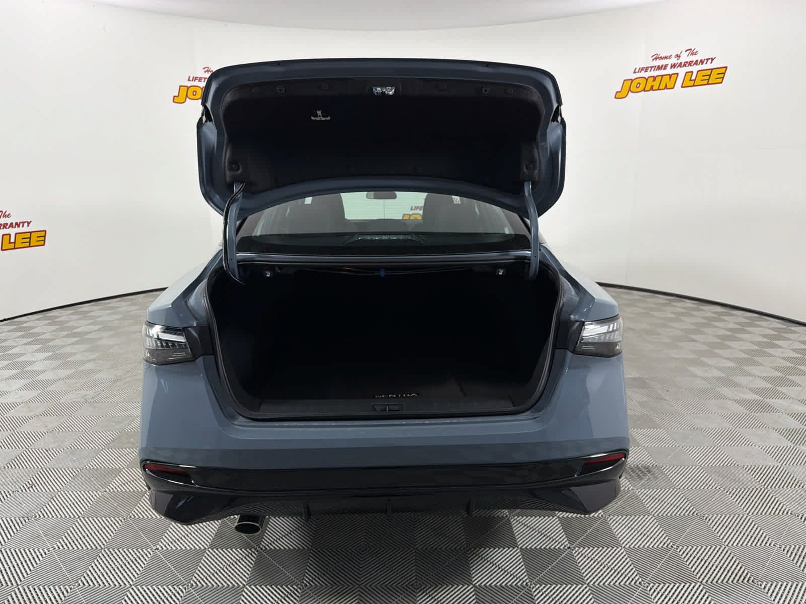 New 2027 Nissan Sentra SR w/ Floor Mat Package FWD image 5