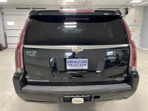 Used 2016 Cadillac Escalade ESV Luxury AWD/4WD image 6