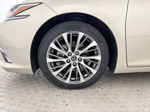Used 2019 Lexus ES 300h w/ Premium Package FWD image 11