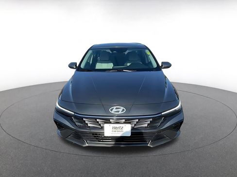 Used 2025 Hyundai Elantra Limited image 4