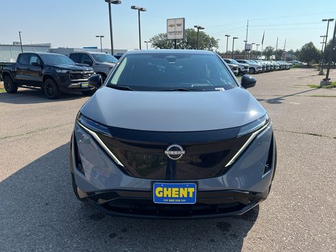 Used 2025 Nissan Ariya AWD image 3