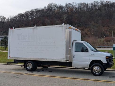 Used 2017 Ford E-450 and Econoline 450 Super Duty image 3