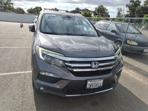 Used 2017 Honda Pilot Touring image 7