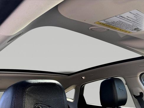 Used 2021 Jaguar E-PACE SE image 25