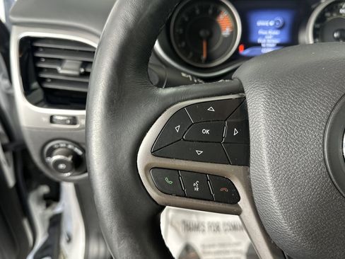 Used 2019 Jeep Cherokee Overland w/ Technology Group image 29