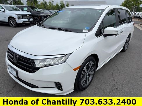 Certified 2024 Honda Odyssey Touring image 3