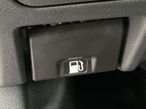 Used 2025 Nissan Sentra S image 15