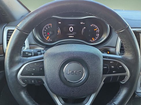 Used 2018 Jeep Grand Cherokee Limited image 24