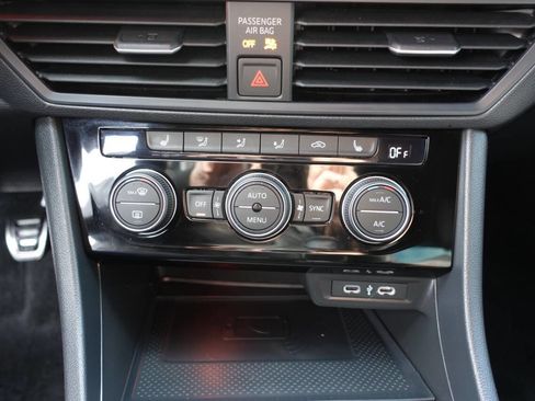 Used 2024 Volkswagen Jetta GLI 40th Anniversary Edition image 38