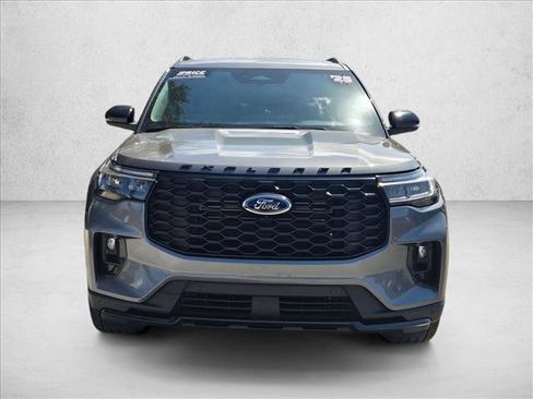 Used 2025 Ford Explorer ST-Line w/ ST-Line Street Pack AWD/4WD image 2