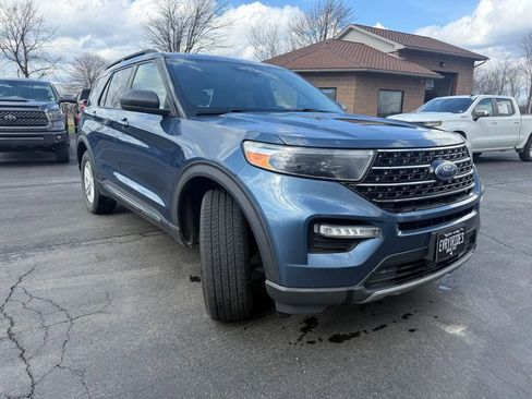 Used 2020 Ford Explorer XLT w/ Equipment Group 202A AWD/4WD image 3