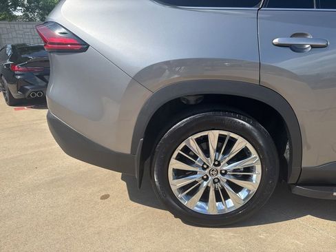 Used 2025 Toyota Grand Highlander AWD image 11