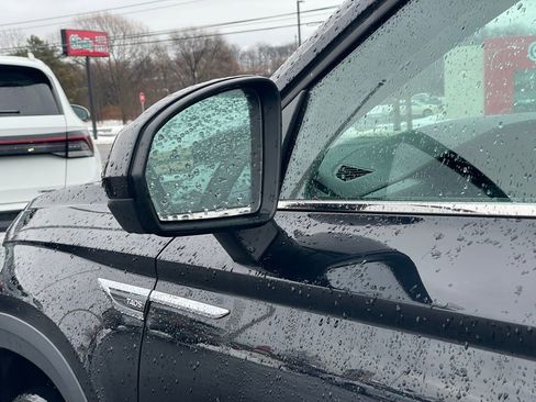 Certified 2022 Volkswagen Taos SE w/ Panoramic Sunroof Package image 27