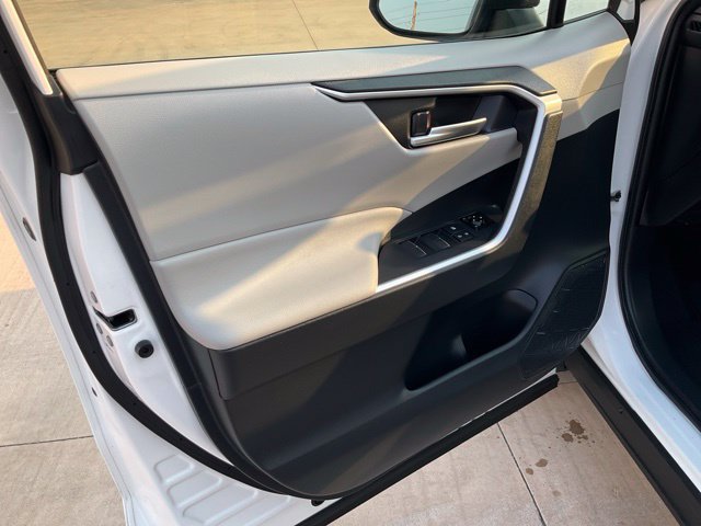 Used 2019 Toyota RAV4 XLE Premium FWD image 5