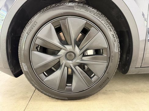 Used 2025 Tesla Model Y Long Range AWD/4WD image 7