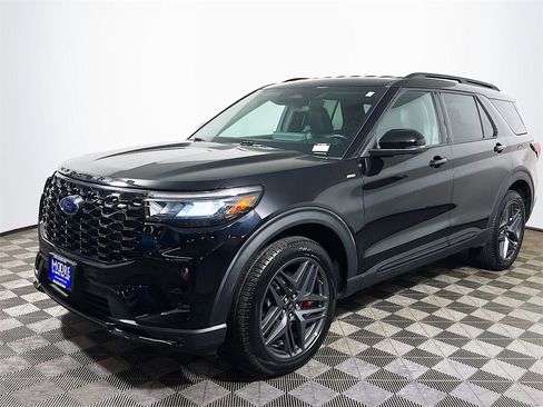 Used 2025 Ford Explorer ST-Line w/ ST-Line Street Pack image 4