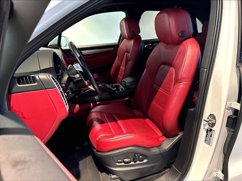 Used 2023 Porsche Cayenne Platinum Edition AWD/4WD image 8