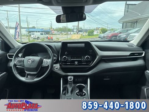Used 2024 Toyota Highlander LE AWD/4WD image 28