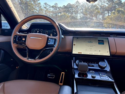 Used 2023 Land Rover Range Rover Sport SE Dynamic image 4