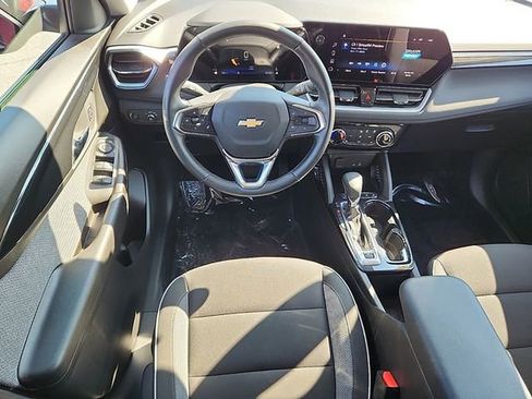 Certified 2024 Chevrolet TrailBlazer LT w/ LT Cold Weather Package FWD image 11