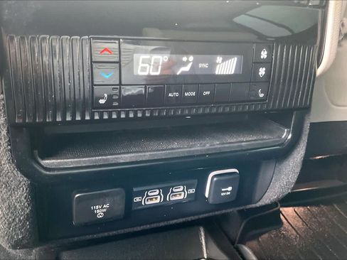 Used 2022 Jeep Wagoneer Series III w/ Flexible Seating Group AWD/4WD image 29