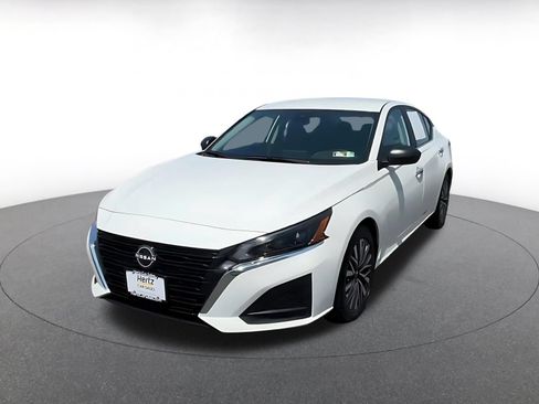 Used 2025 Nissan Altima 2.5 SV FWD image 5