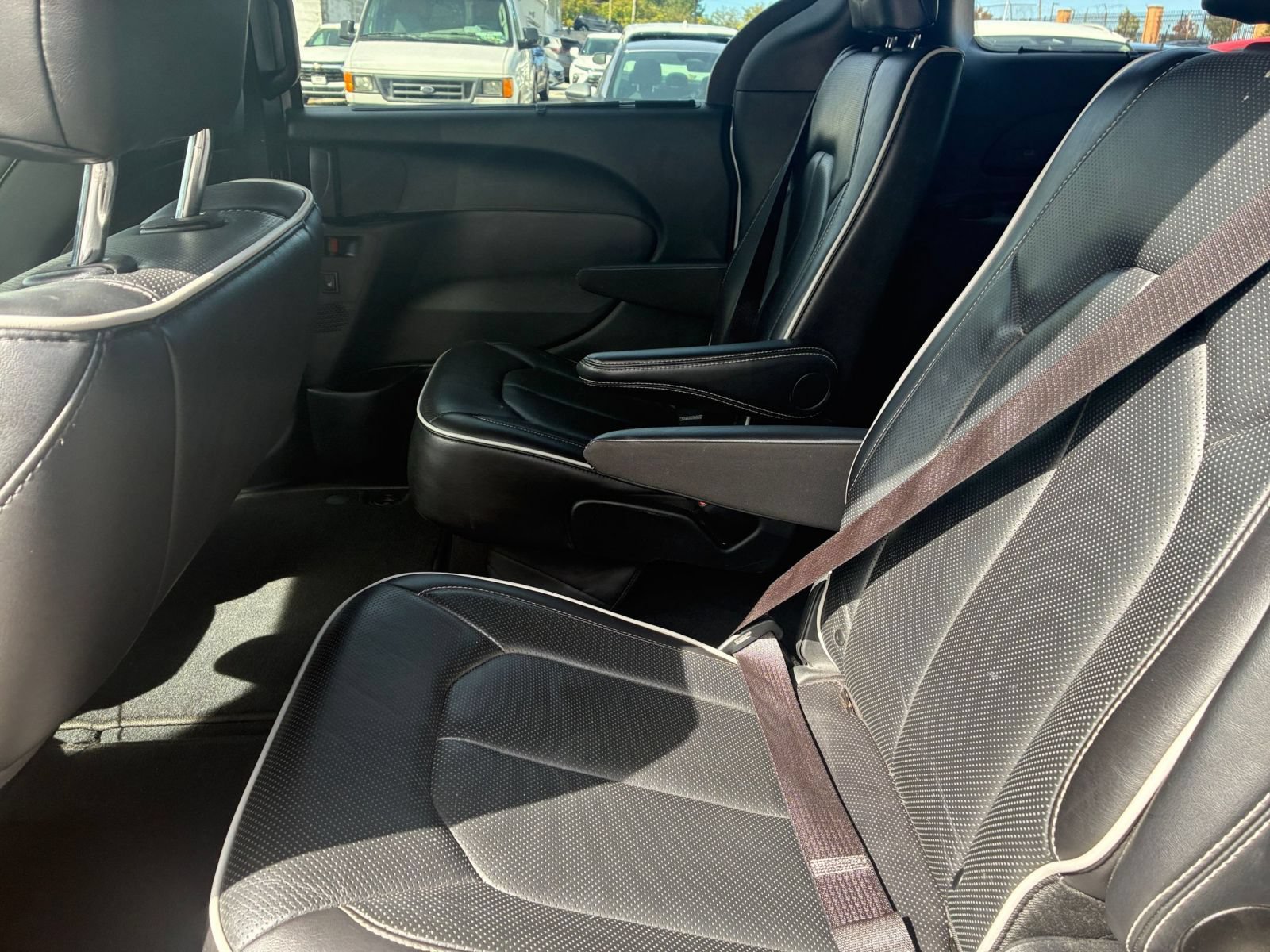 Used 2025 Chrysler Pacifica Limited FWD image 21