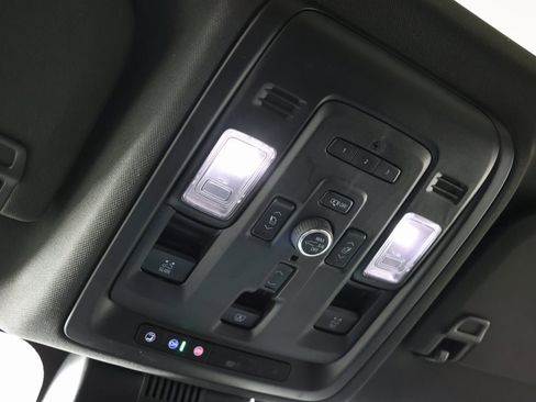 Used 2023 Chevrolet Suburban Premier w/ Advanced Technology Package image 61