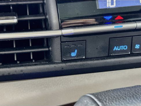 Used 2021 Toyota Sienna XLE w/ XLE Plus Package image 4