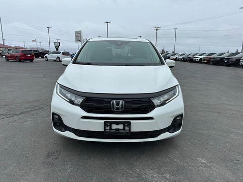 Used 2025 Honda Odyssey Touring image 2