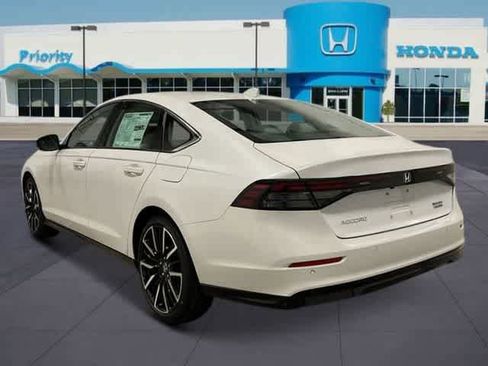 Used 2025 Honda Accord Touring image 3