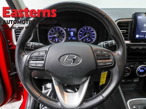 Used 2022 Hyundai Venue SEL image 10