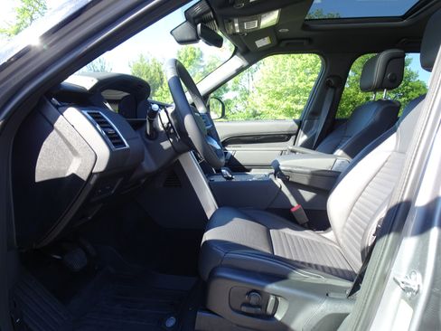 New 2025 Land Rover Discovery S AWD/4WD image 2