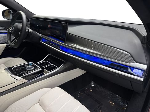 Used 2023 BMW i7 xDrive60 AWD/4WD image 50