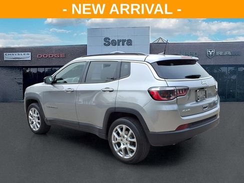 Used 2024 Jeep Compass Latitude AWD/4WD image 5