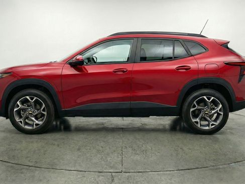 Used 2025 Chevrolet Trax LT FWD image 5