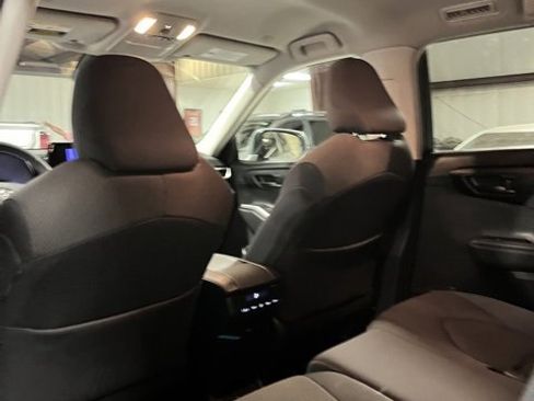 Used 2024 Toyota Highlander LE image 10