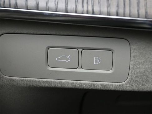 Used 2024 Volvo XC90 T8 Plus w/ Protection Package Premier image 28