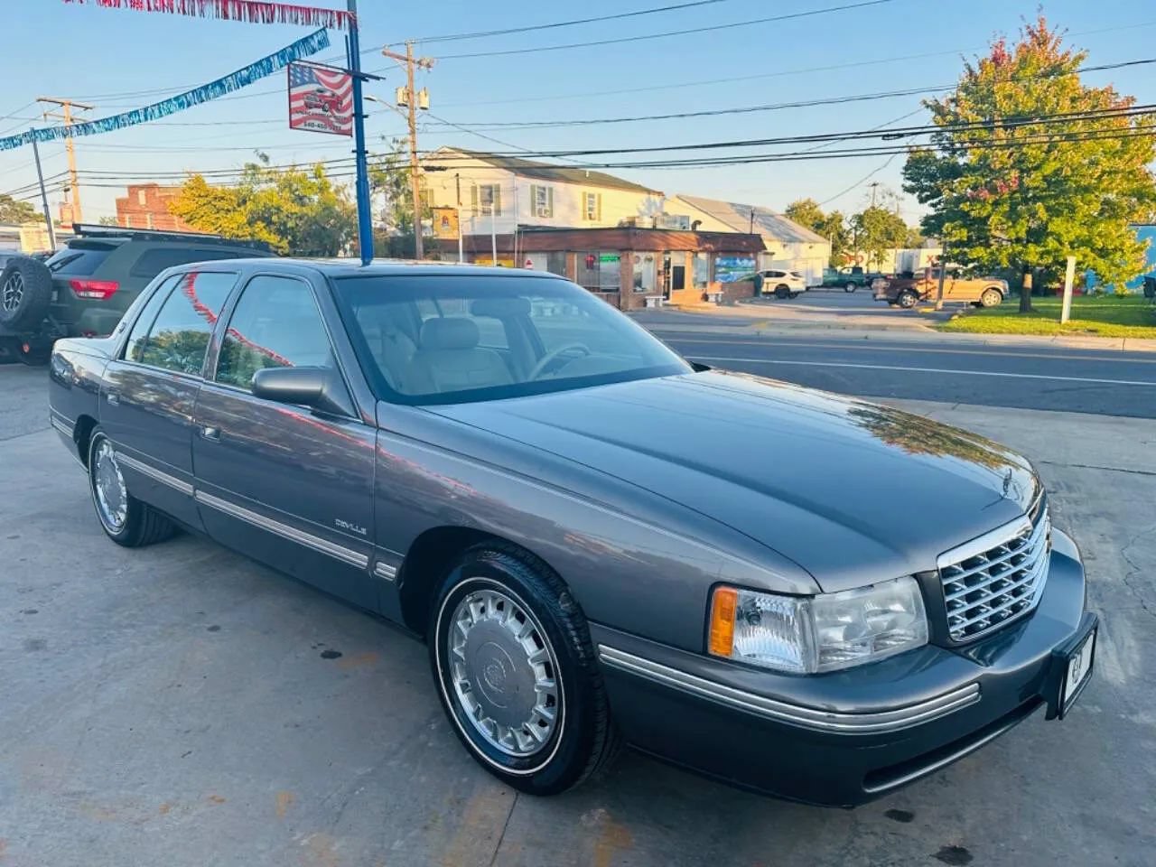 Used 1998 Cadillac De Ville FWD image 5