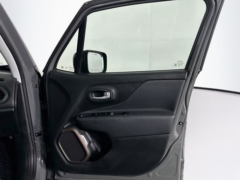 Used 2023 Jeep Renegade Latitude AWD/4WD image 32