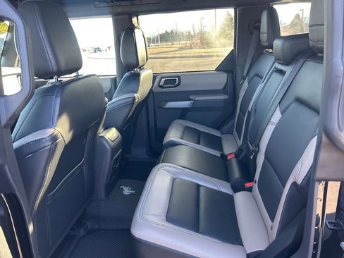 Used 2023 Ford Bronco Wildtrak image 16