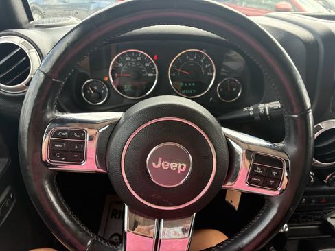 Used 2015 Jeep Wrangler Unlimited Sahara w/ Connectivity Group AWD/4WD image 19