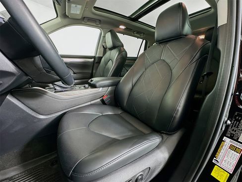 Used 2023 Toyota Highlander Platinum image 20