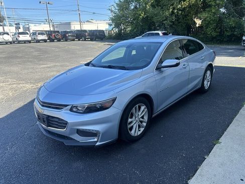 Used 2017 Chevrolet Malibu LT FWD image 37