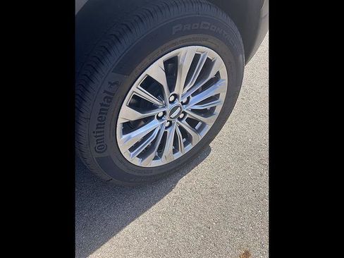 Certified 2025 Cadillac XT4 Premium Luxury AWD/4WD image 16